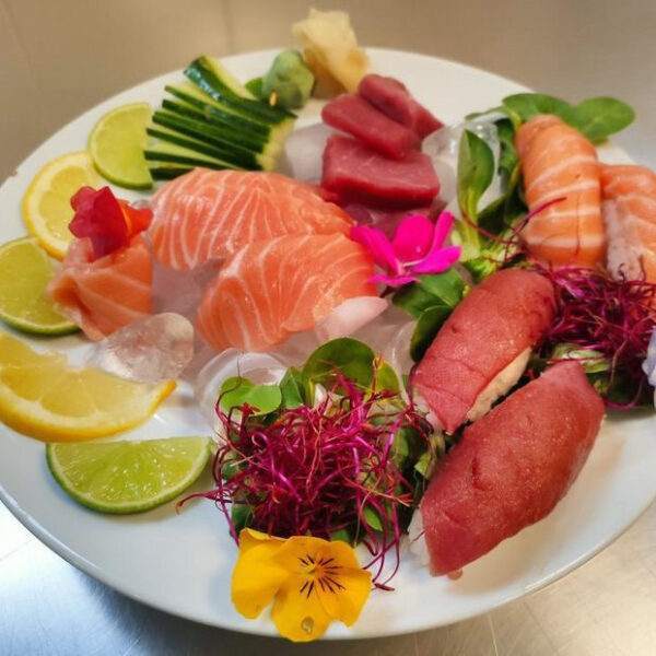 2º foto para mesa sushi tradicional Nigiris_sashimi_