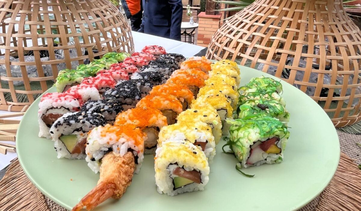 plato de sushi en catering para eventos en Ibiza